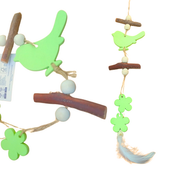 ZAWIESZKA DREWNIANA Z ZIELONYM PTASZKIEM