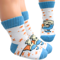 SKARPETKI DZIECIĘCE Z MISIEM POMARAŃCZOWE GWIAZDKI NIEBIESKIE WYKOŃCZENIE